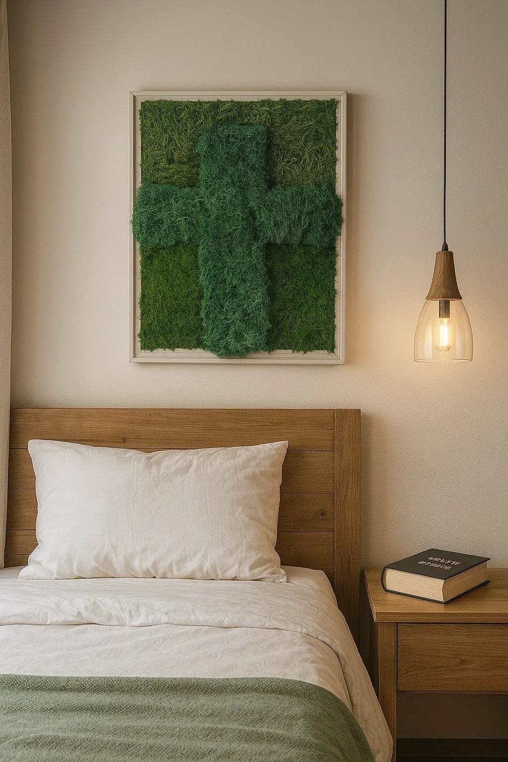 « Sacrifice » – Tableau végétal croix en mousse artificielle Verte'o